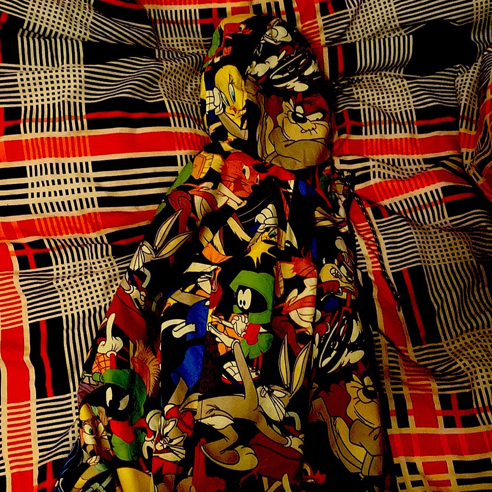 This is a Looney Tunes rain jacket size med for boys or girls and three pockets.